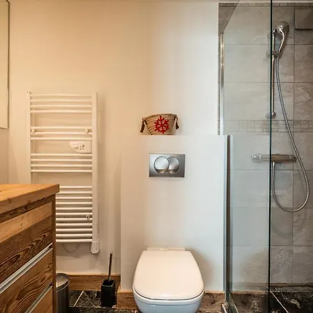 Moabi Le Praz - By Emerald *