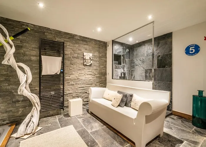 Moabi Le Praz - By Emerald