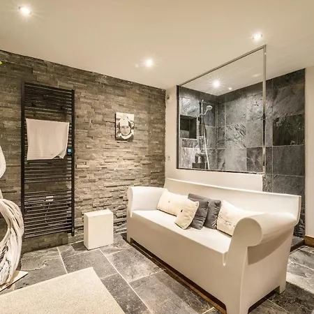 Moabi Le Praz - By Emerald